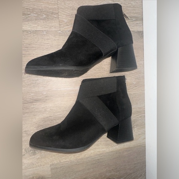 Ann Klein Solid Black Block Heel Closed Toe Suede Boots Zip Up Size 9 - Picture 2 of 16